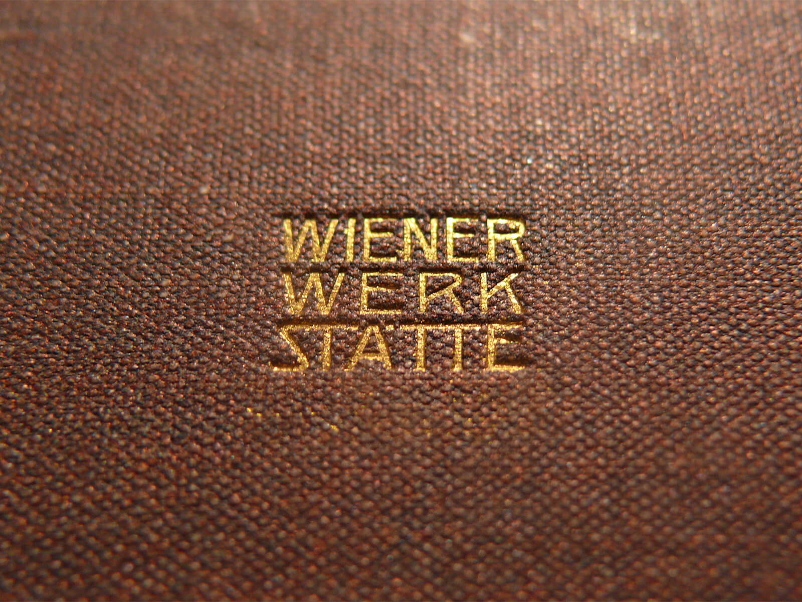 Hyperion: Das Signet der Wiener Werkstätte auf dem Rückendeckel